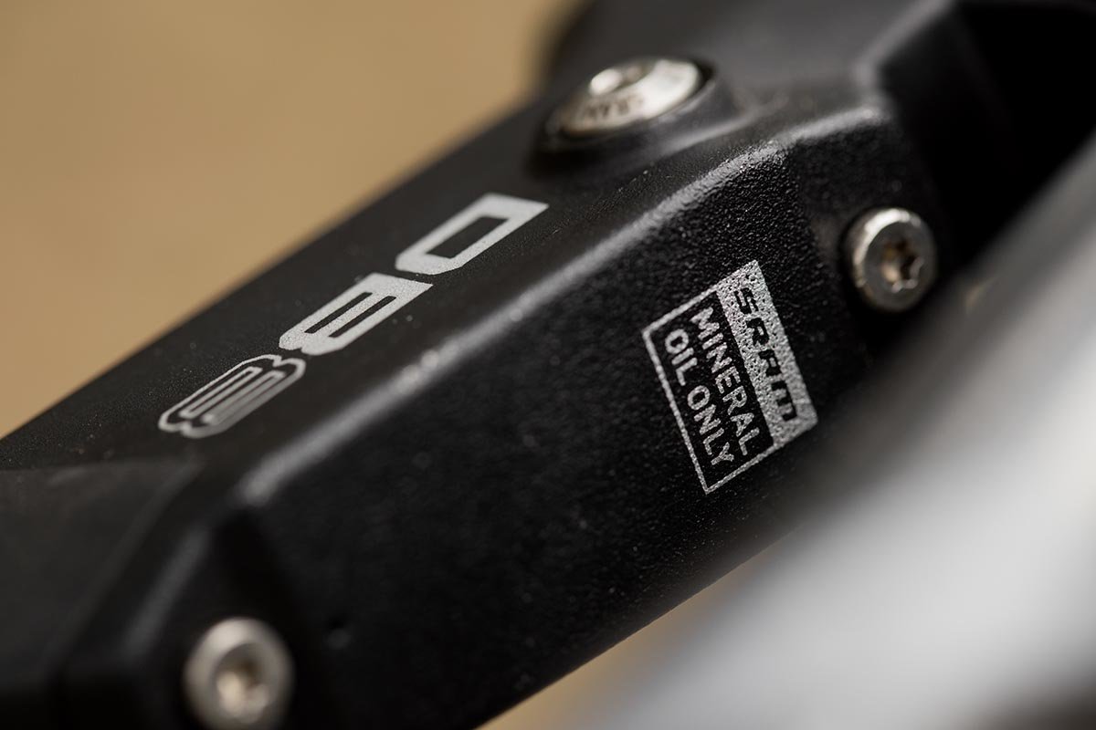 SRAM DB8 (zadní)
