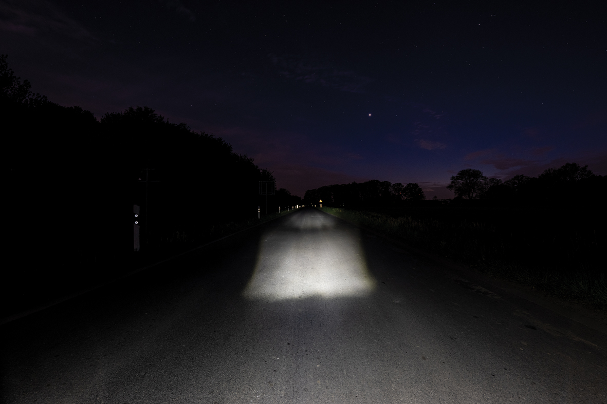 AXA Dwn Front 50 Lux