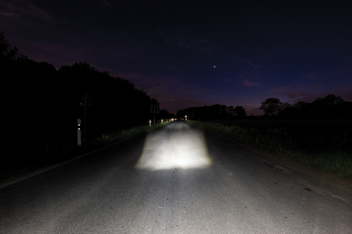 AXA Dwn Front 50 Lux